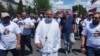 Вечер: в Армении многотысячные протесты во главе со священником 