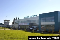 Здание аэропорта в Горно-Алтайске, фото ТАСС, 27 сентября 2012 года