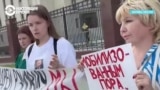 "Мы хотим справедливости": родные мобилизованных вышли на акцию к Минобороны России