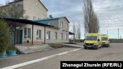 Машины скорой помощи у санатория "Шагала", где открыли отделение для заболевших корью