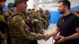 Президент Украины Владимир Зеленский во время посещения боевых бригад в Донецкой области, 4 сентября 2023 года