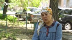 Минавар 62 года, ей пришлось уехать на заработки в Россию и работать на овощебазе, чтобы выплатить долги семьи