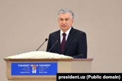 Президент Узбекистана Шавкат Мирзиёев выступает на III Ташкентском международном инвестиционном форуме, 2 мая 2024 года