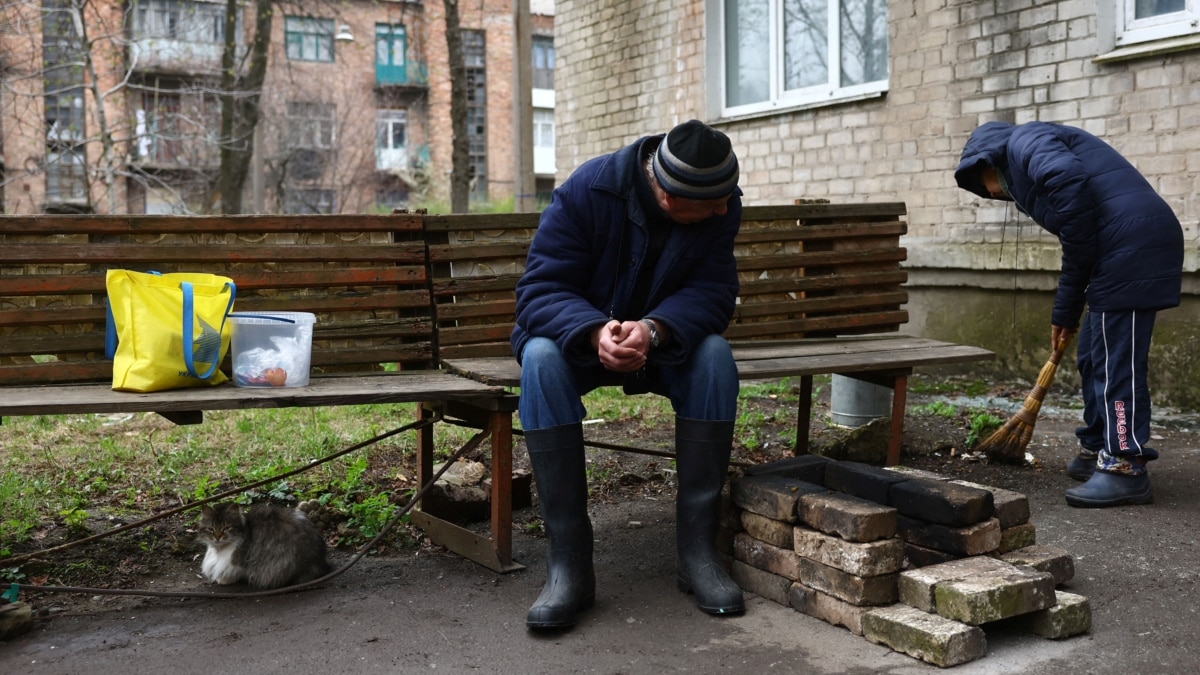 Каждый день на кладбище увозят одного-двух человек