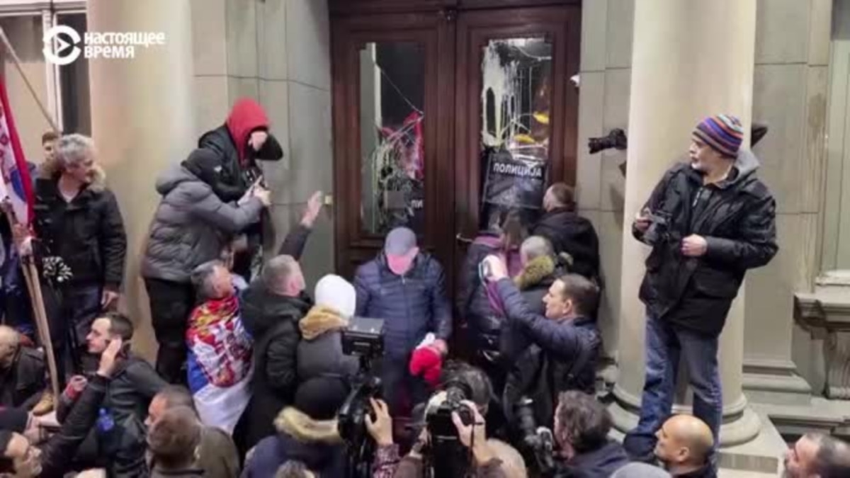 Полиция Сербии задержала 38 участников протестов в Белграде. Власти страны  благодарят российские спецслужбы