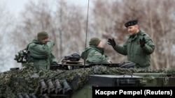 Украинские военные приступили к тренировкам на танках Leopard 2 в Польше и Германии