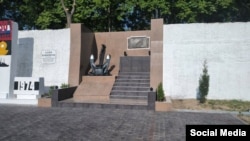 Памятник экипажу буксира "Василий Бех" в аннексированном Россией Севастополе