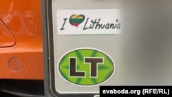 Наклейки на номерных знаках в Литве