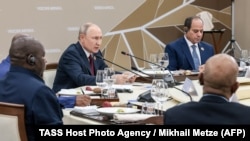 Владимир Путин проводит рабочий завтрак во время форума "Россия – Африка" 27 июля 2023 года