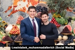 Младший зять президента Узбекистана Отабек Умаров (слева) с основателем мессенджера Telegram Павлом Дуровым. Ташкент, 27 июня 2024 года