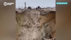 В Казахстане почти месяц ищут автобус с людьми, провалившийся под землю возле шахты