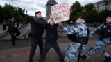 Нужны ли в России уличные акции протеста – отвечают российские оппозиционеры за границей