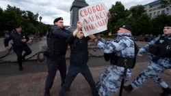 Нужны ли в России уличные акции протеста – отвечают российские оппозиционеры за границей