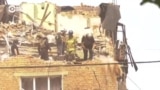 В Харькове ракета России попала в кровлю пятиэтажки: плиты с верхнего по первый этаж обвалились, начался пожар