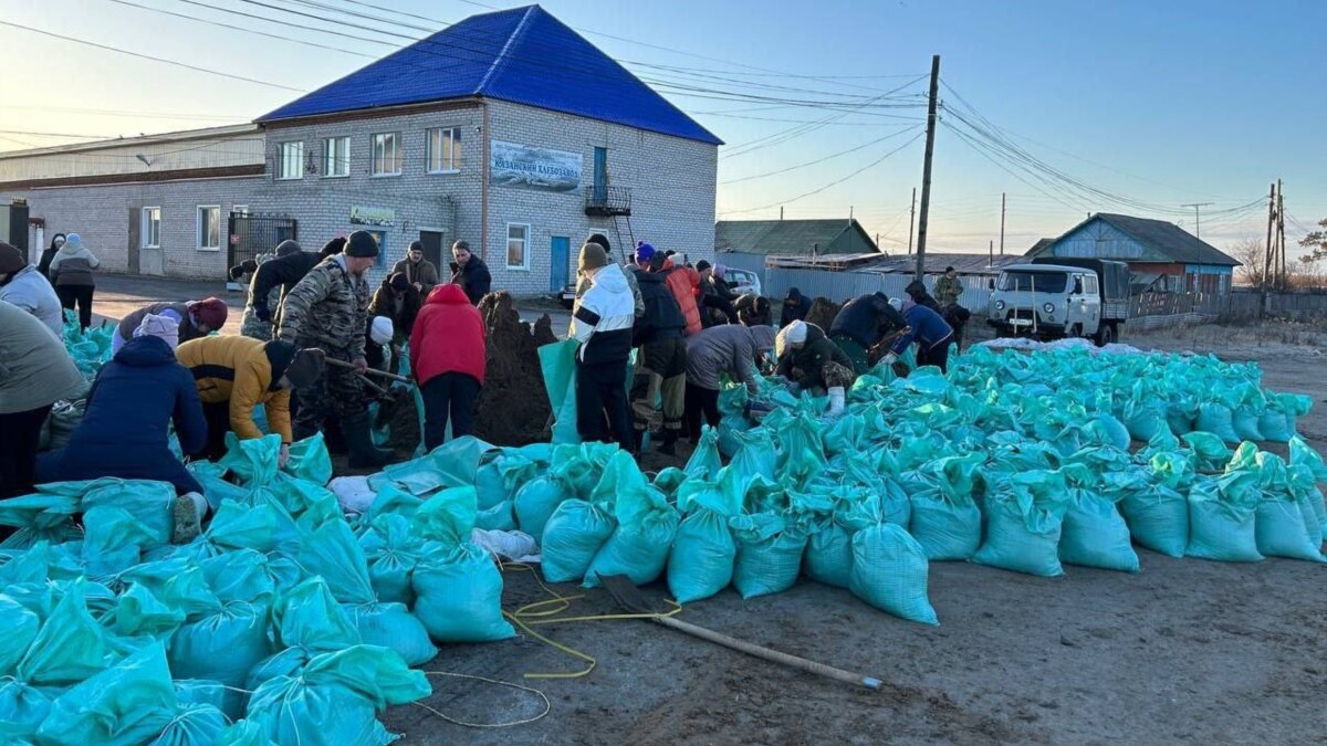 Власти Тюменской области призвали жителей города Ишим немедленно  эвакуироваться из-за риска подтопления