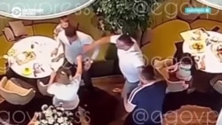 В Казахстане чемпион мира по боксу избил человека после конфликта на детской площадке