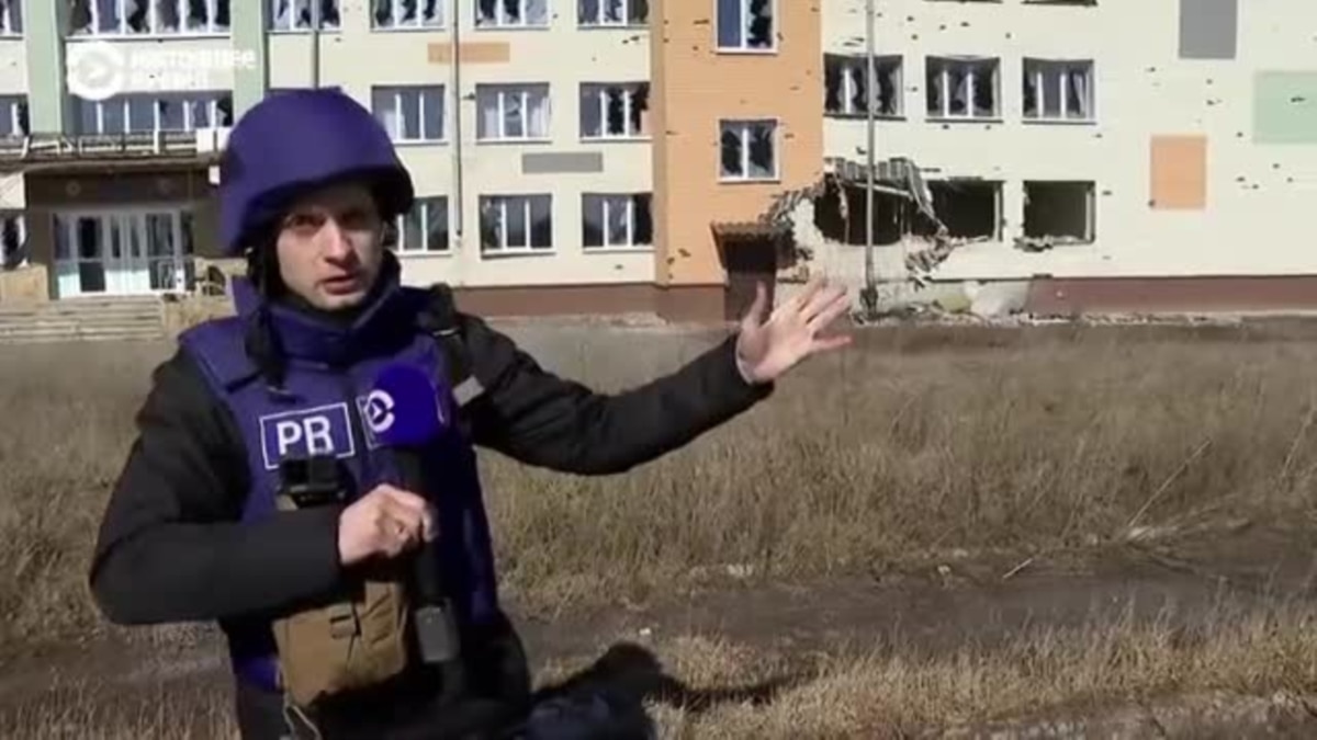 Спецрепортаж из села Великая Новоселка, где уже год люди живут под ...