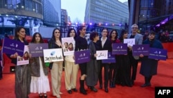Акции солидарности с протестующими в Иране на Берлинском кинофестивале