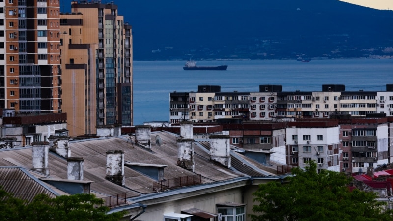 Украинские дроны атаковали нефтебазу в Новороссийске, ранены 4 человека