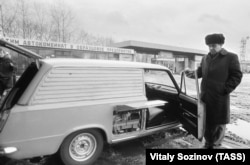 Электрическая "Лада" ВАЗ-2801, январь 1984 года. Прототип такого электромобиля впервые был выпущен в 1975 году, всего было произведено 47 автомобилей