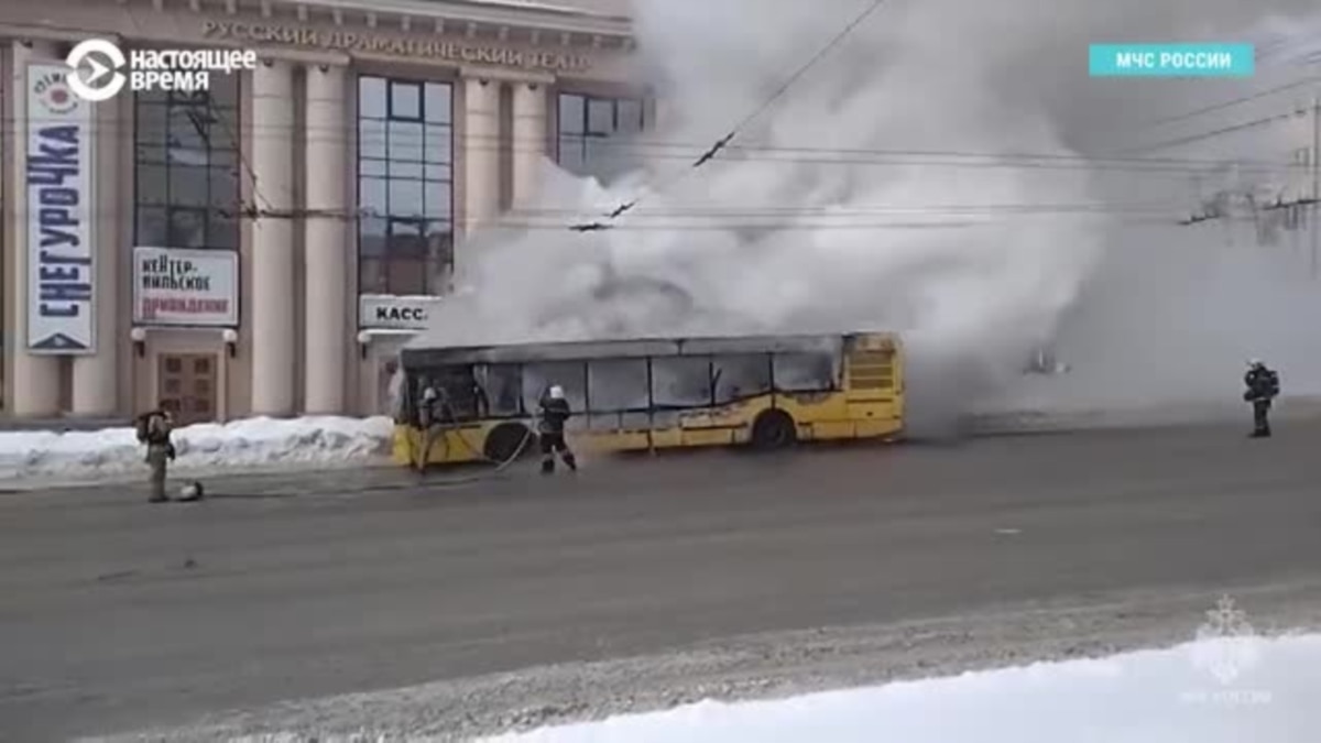 Автобусы МАЗ стали чаще загораться. Как это связано с международными  санкциями