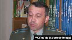 Виталий Денисов в военной форме