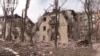 Спецрепортаж с фронта в Авдеевке: город в нескольких километрах от Донецка пытается взять в клещи российская армия