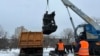 В Киеве демонтировали памятник экипажу бронепоезда "Таращанец"