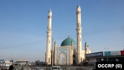 После того как «Абу-Сахий» перешел к Абдукадырам, он значительно расширился. Там появились несколько новых многоэтажных зданий и мечеть. Фото: OCCRP