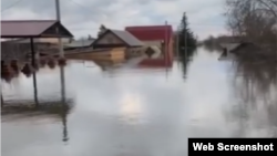 Скриншот из видео о наводнении в Орске