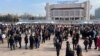 Жители Алматы пережидают землетрясение на улице
