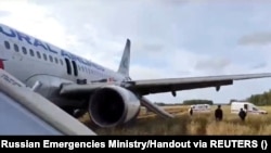 Самолет Airbus-A320 "Уральских авиалиний" совершил аварийную посадку в поле под Новосибирском 12 сентября 2023 г.