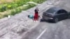 "Прилетает коптер с запиской "Иди за мной!" Украинские военные с помощью дрона вывели женщину из-под обстрела под Изюмом