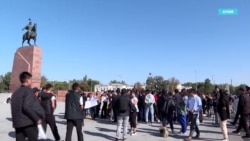 В Кыргызстане снова продлили запрет на митинги. Что об этом думают правозащитники?