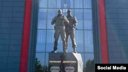 Памятник Евгению Пригожину и Дмитрию Уткину в Горячем Ключе