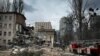 Разрушенный в результате ракетного удара трехэтажный нежилой дом в Печерском районе Киева, 25 марта 2024 года