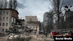 Разрушенный в результате ракетного удара трехэтажный нежилой дом в Печерском районе Киева, 25 марта 2024 года