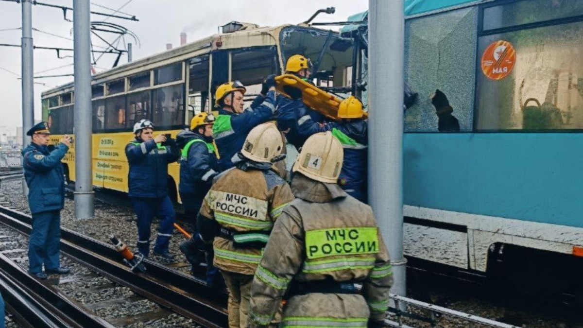 Швыряло по салону о стены и потолок