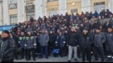 Акция протеста бастующих нефтяников из Жанаозена в Астане: полиция задержала рабочих