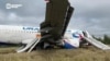 Самолет "Уральских авиалиний" сел в поле в Новосибирской области