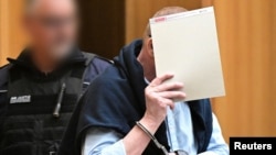 Обвиняемый по делу "рейхсбюргеров" Маркус Л. в суде Штутгарта 29 апреля 2024 года. Фото: Reuters