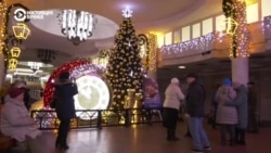 В Харькове новогоднюю елку установили под землей
