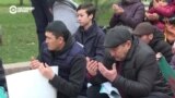 Родственники задержанных по "Кемпир-Абадскому делу" снова вышли на митинг в Бишкеке – в годовщину расстрела в Аксыйском районе