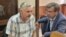 Евгений Мищенко (на фото слева) и его адвокат Николай Фомин в зале суда