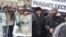 Демонстрация перед зданием суда, в котором рассматривалось дело силовиков, осужденных по делу о гибели после пыток сотрудника Минсельхоза Северной Осетии Владимира Цкаева