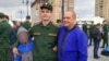 "Сыну осколком почти всю голову срубило". В гибели российского срочника на границе с Украиной родители винят командование