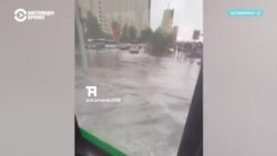 Астану снова затопило: ливневая канализация не справляется с сильными дождями, дороги скрылись под водой