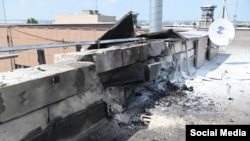Последствия падения беспилотника на крышу здания офисного центра "Капитал" в Белгороде