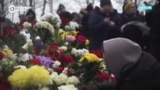 В Москве силовики задерживают участников возложения цветов в память о Навальном
