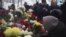 В Москве силовики задерживают участников возложения цветов в память о Навальном